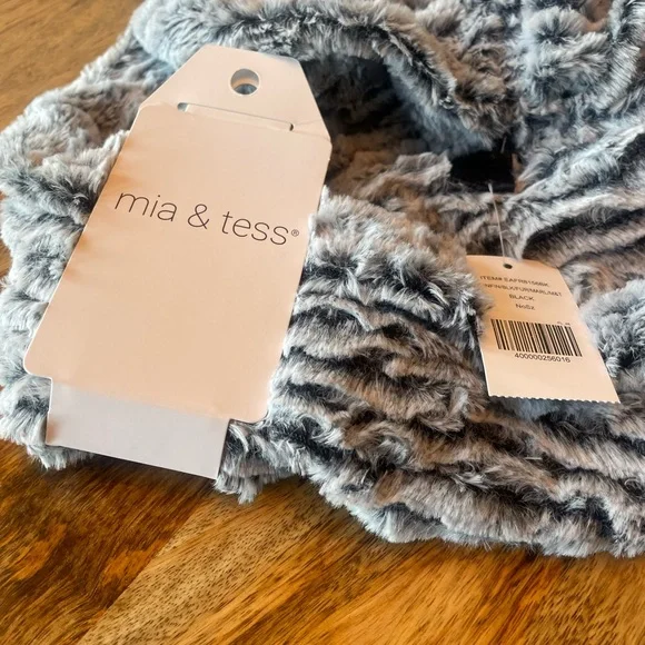 Mia & Tess wrap around neck scarf - Picture 8 of 12